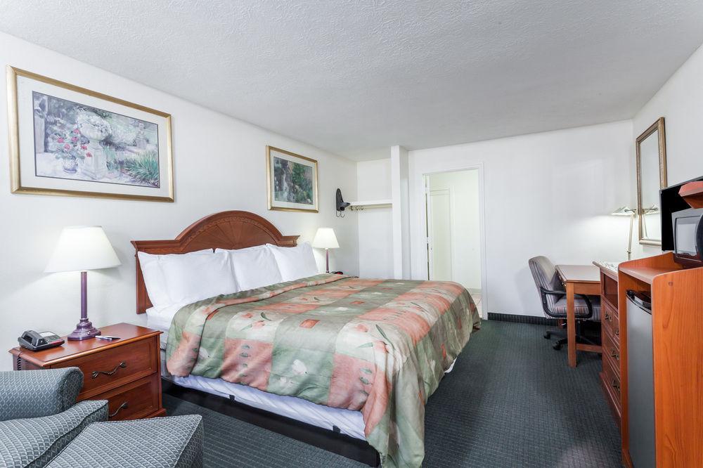 Rodeway Inn カディス  エクステリア 写真